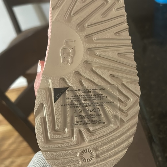 Ugg kids, Dusty pink, new in box! - Picture 5 of 5